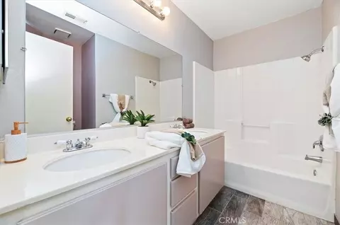 Bath - 462 Coudures Way, Perris, CA 92571 photo 4 of 4