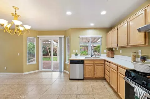 Kitchen - 462 Coudures Way, Perris, CA 92571 photo 4 of 4