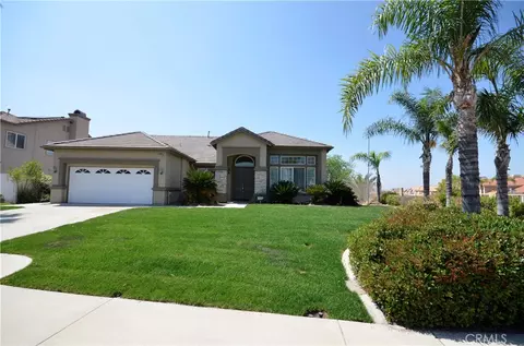 28305 Tiara Ct, Highland, CA 92346