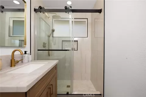 Bath - 6953 E Stearns St, Long Beach, CA 90815 photo 3 of 3