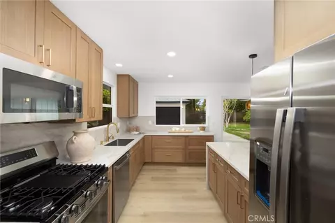 Kitchen - 6953 E Stearns St, Long Beach, CA 90815 photo 4 of 4
