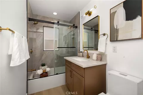 Bath - 6953 E Stearns St, Long Beach, CA 90815 photo 1 of 3
