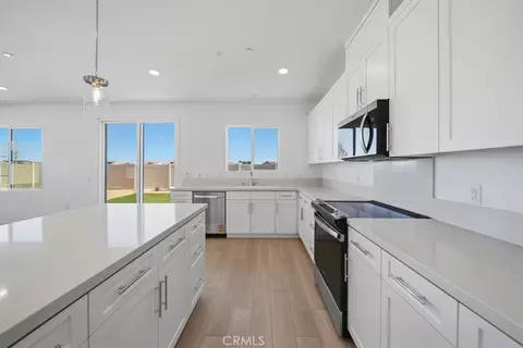 Kitchen - 3329 E Avenue J-4, Lancaster, CA 93535 photo 2 of 2