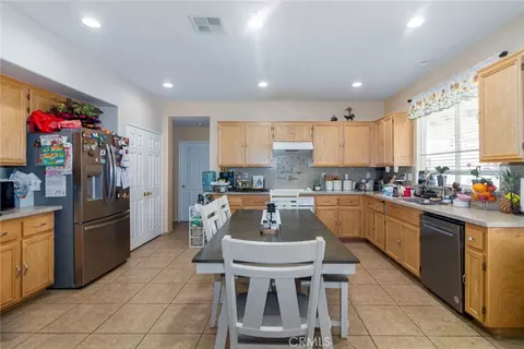 Kitchen - 10156 Marissa Ct, Hesperia, CA 92345 photo 1 of 2