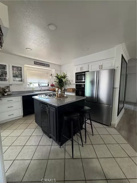 Kitchen - 11968 Bornite, Hesperia, CA 92345 photo 2 of 3