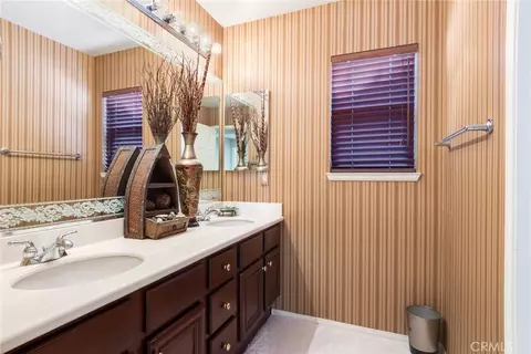 Bath - 2967 Mangular, Corona, CA 92882 photo 5 of 5