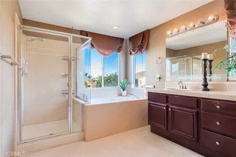 Bath - 2967 Mangular, Corona, CA 92882 photo 3 of 5