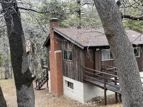 33036 Maple Ln, Green Valley Lake, CA 92341