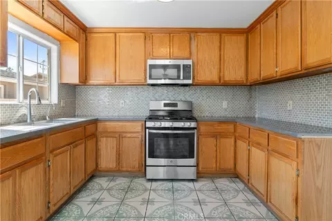 Kitchen - 217 E 5th St, Perris, CA 92570 photo 3 of 6