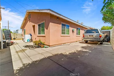 Exterior - 217 E 5th St, Perris, CA 92570 photo 5 of 6