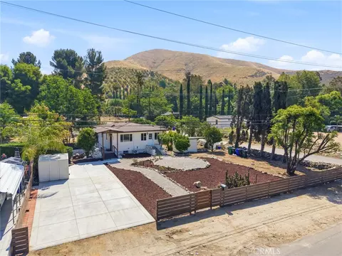 1202 Amethyst St, Mentone, CA 92359