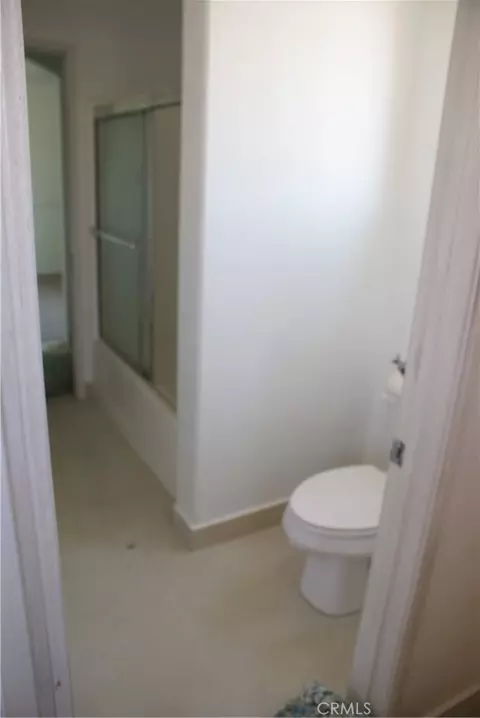 Bath - 2338 Willowbrook Ln, Perris, CA 92571 photo 2 of 2