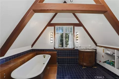 Bath - 4579 University, Riverside, CA 92501 photo 3 of 4