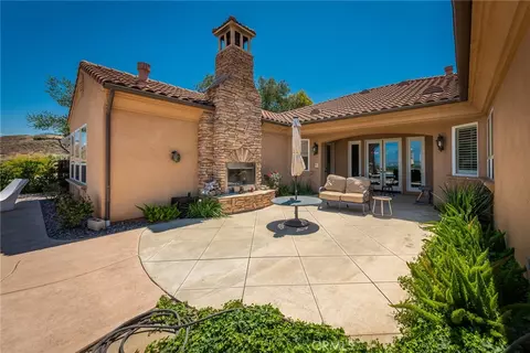 Exterior - 9609 Equestrian Dr, Riverside, CA 92503 photo 5 of 7