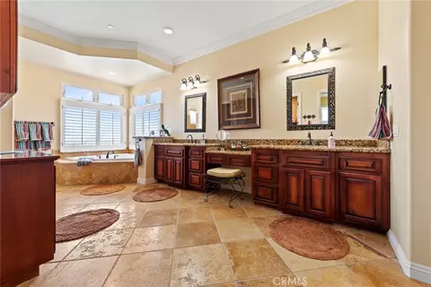 Bath - 9609 Equestrian Dr, Riverside, CA 92503 photo 1 of 6