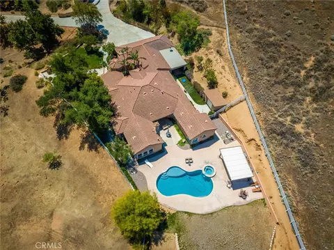 View/Area - 9609 Equestrian Dr, Riverside, CA 92503 photo 1 of 2