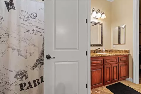 Bath - 9609 Equestrian Dr, Riverside, CA 92503 photo 6 of 6