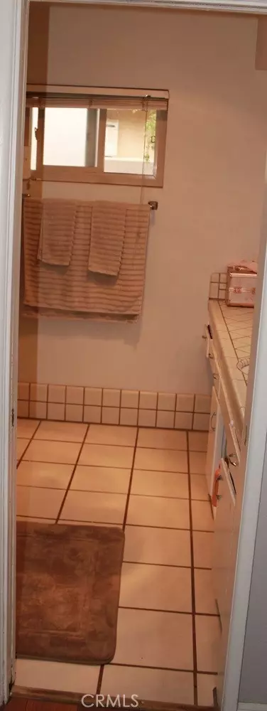 Bath - 9081 Tangelo, Fontana, CA 92335 photo 3 of 3