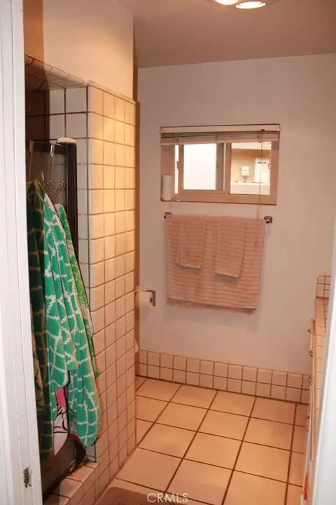 Bath - 9081 Tangelo, Fontana, CA 92335 photo 2 of 3