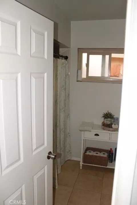 Bath - 9081 Tangelo, Fontana, CA 92335 photo 1 of 3
