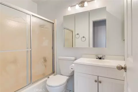Bath - 9130 Duncan Ave, Riverside, CA 92503 photo 1 of 3