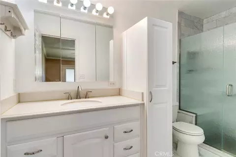 Bath - 9130 Duncan Ave, Riverside, CA 92503 photo 2 of 3