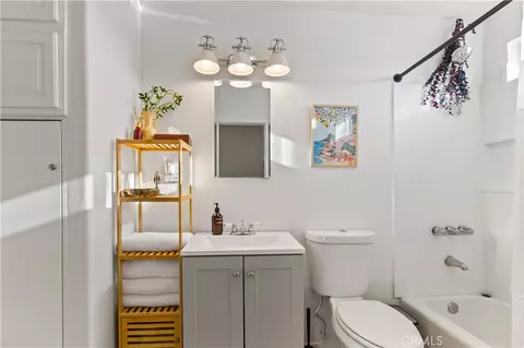 Bath - 60611 Birdie Ln, Landers, CA 92285 photo 2 of 2