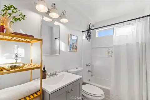 Bath - 60611 Birdie Ln, Landers, CA 92285 photo 1 of 2