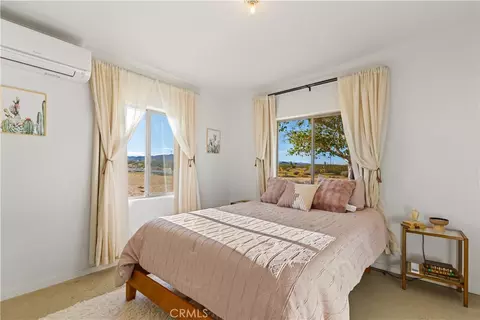 Bedroom - 60611 Birdie Ln, Landers, CA 92285 photo 1 of 6