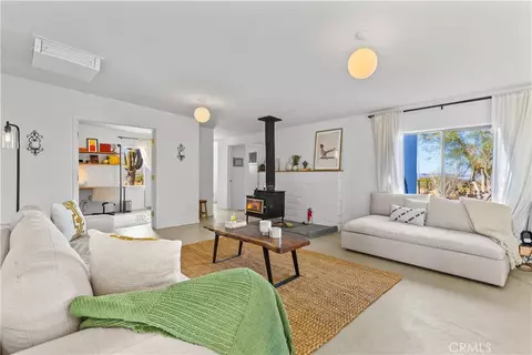 Living - 60611 Birdie Ln, Landers, CA 92285 photo 6 of 6