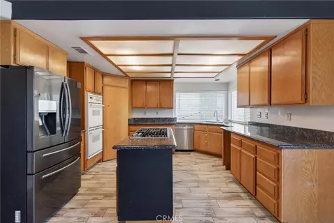 Kitchen - 6953 Dover Ct, Highland, CA 92346 photo 4 of 5