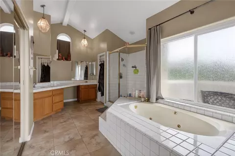 Bath - 6953 Dover Ct, Highland, CA 92346 photo 1 of 2