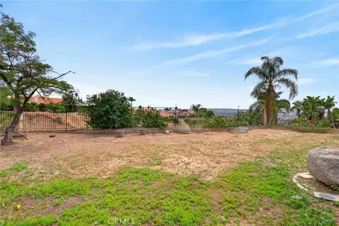 Exterior - 6953 Dover Ct, Highland, CA 92346 photo 2 of 6