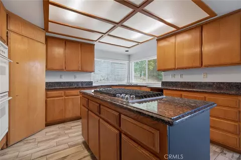 Kitchen - 6953 Dover Ct, Highland, CA 92346 photo 2 of 5