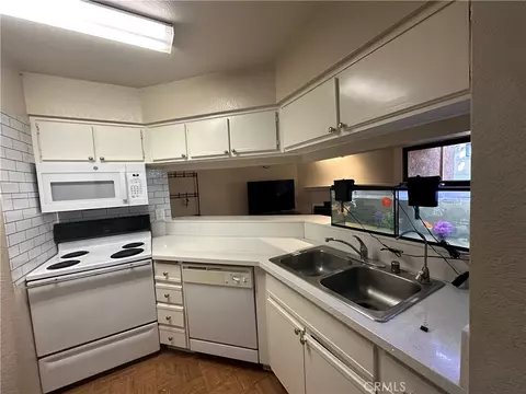Kitchen - 10655 Lemon Ave #2709, Rancho Cucamonga, CA 91737 photo 2 of 2