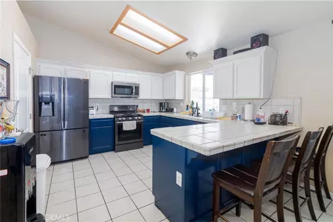 Kitchen - 18936 Rocksprings, Hesperia, CA 92345 photo 1 of 2