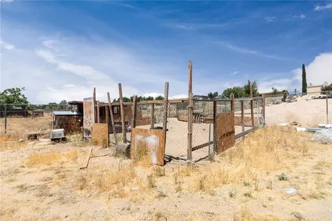 Exterior - 18936 Rocksprings, Hesperia, CA 92345 photo 4 of 7