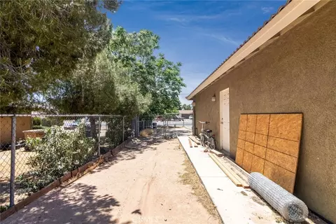 Exterior - 18936 Rocksprings, Hesperia, CA 92345 photo 6 of 7
