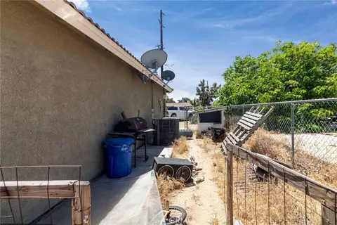 Exterior - 18936 Rocksprings, Hesperia, CA 92345 photo 7 of 7