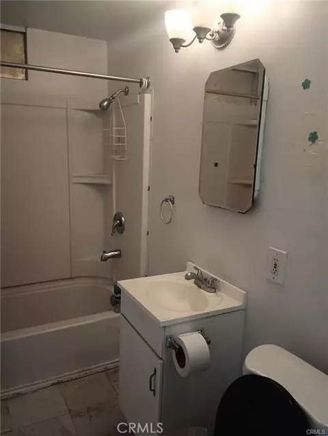 Bath - 973 Orange Ave, Beaumont, CA 92223 photo 1 of 5