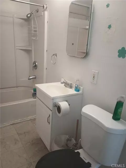 Bath - 973 Orange Ave, Beaumont, CA 92223 photo 3 of 5