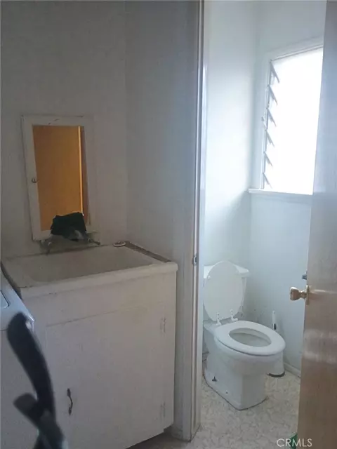 Bath - 973 Orange Ave, Beaumont, CA 92223 photo 2 of 5