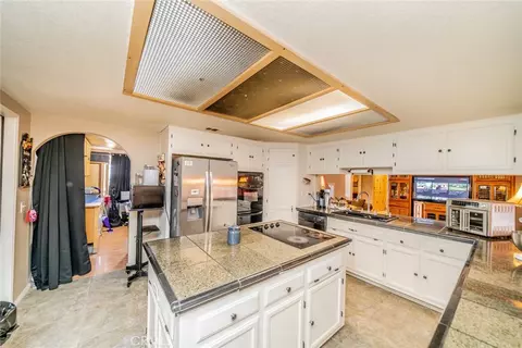 Kitchen - 12274 Mountain, Pinon Hills, CA 92372 photo 1 of 4