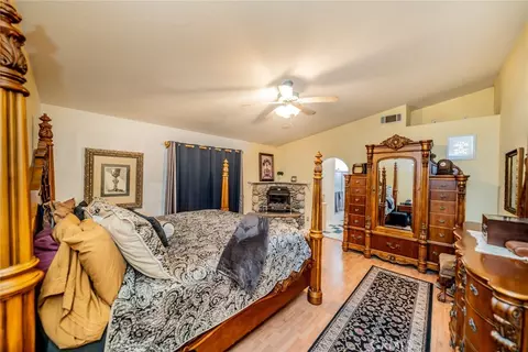 Bedroom - 12274 Mountain, Pinon Hills, CA 92372 photo 4 of 5