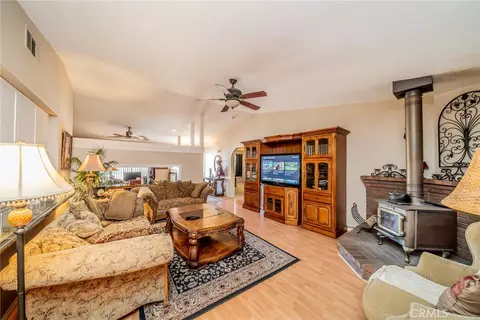 Living - 12274 Mountain, Pinon Hills, CA 92372 photo 2 of 5