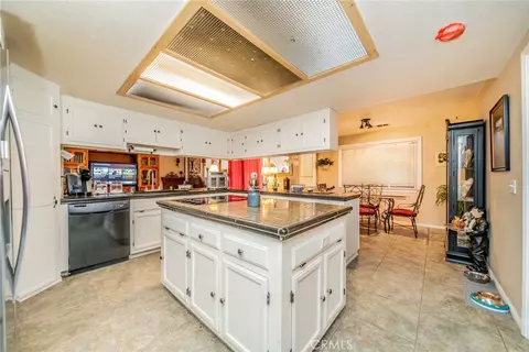 Kitchen - 12274 Mountain, Pinon Hills, CA 92372 photo 2 of 4