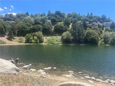 View/Area - 518 Acacia, Crestline, CA 92325 photo 2 of 3