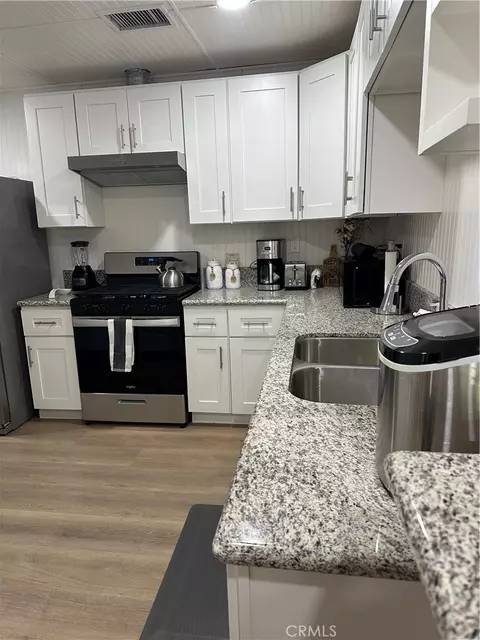Kitchen - 518 Acacia, Crestline, CA 92325 photo 1 of 3
