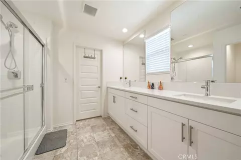 Entry Way - 2242 Autumn Ct, Perris, CA 92571 photo 4 of 9