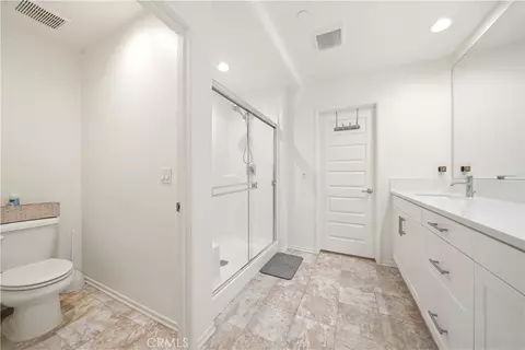 Bath - 2242 Autumn Ct, Perris, CA 92571 photo 1 of 3